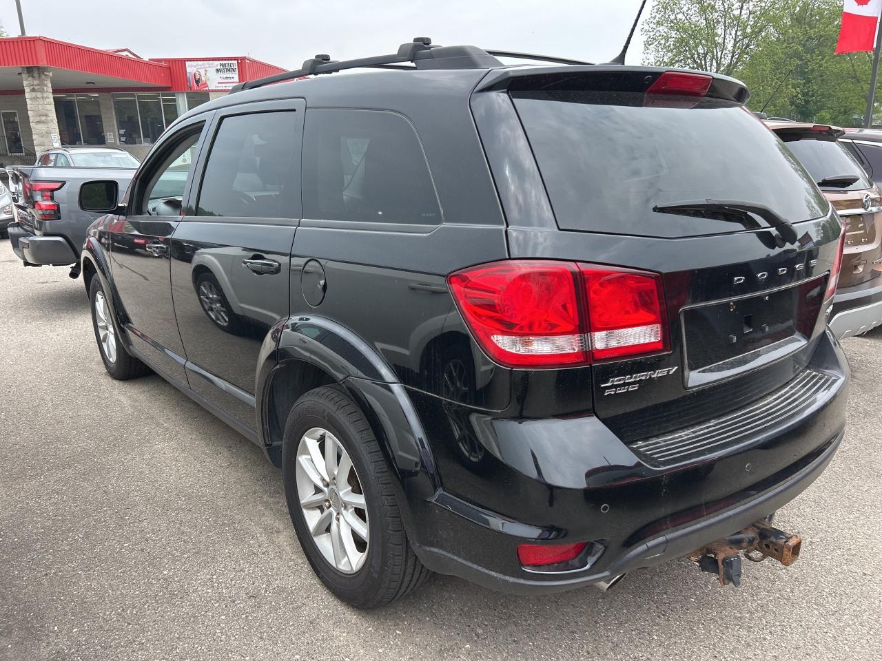 2017 Dodge Journey SXT, 5 PASSENGER, CLEAN CARFAX, REMOTE START! Photo