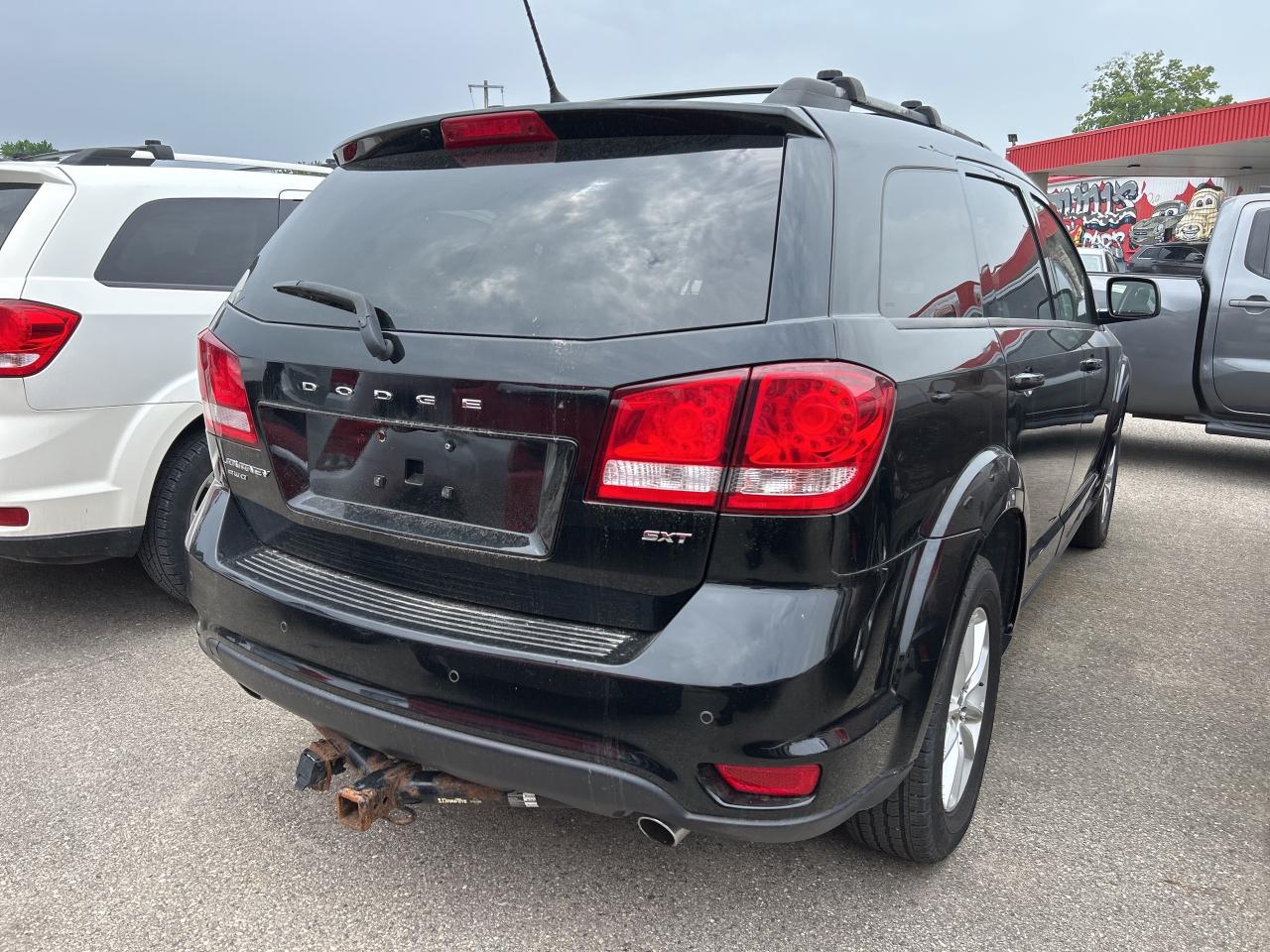 2017 Dodge Journey SXT, 5 PASSENGER, CLEAN CARFAX, REMOTE START! Photo