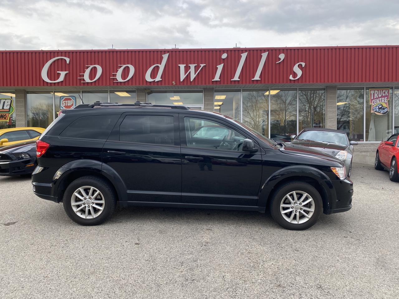 2017 Dodge Journey SXT, 5 PASSENGER, CLEAN CARFAX, REMOTE START! Photo0