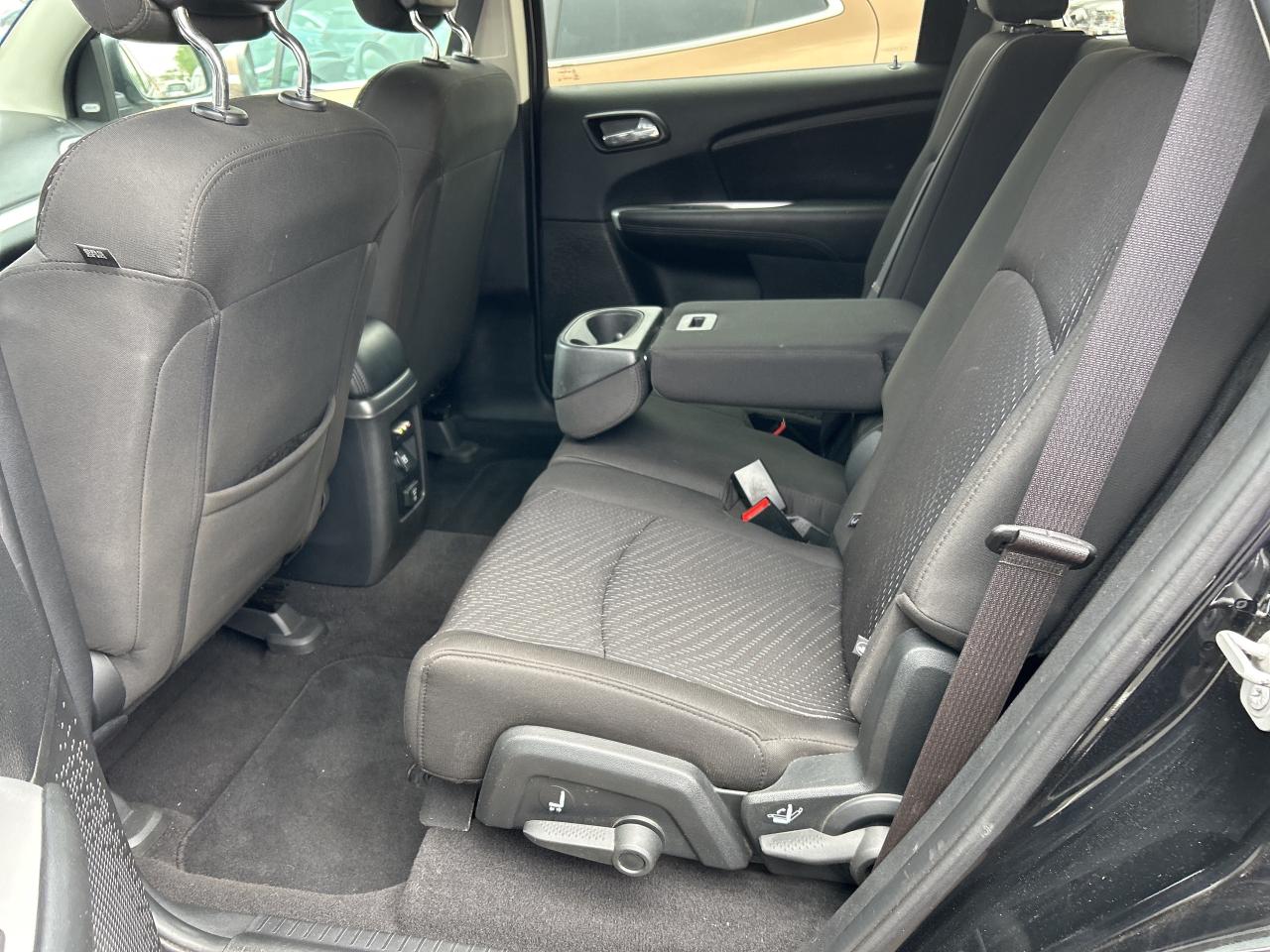 2017 Dodge Journey SXT, 5 PASSENGER, CLEAN CARFAX, REMOTE START! Photo