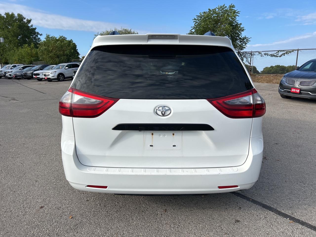 2020 Toyota Sienna CE 7-PASS, BACK UP CAM, REAR CLIMATE CONTROL! Photo