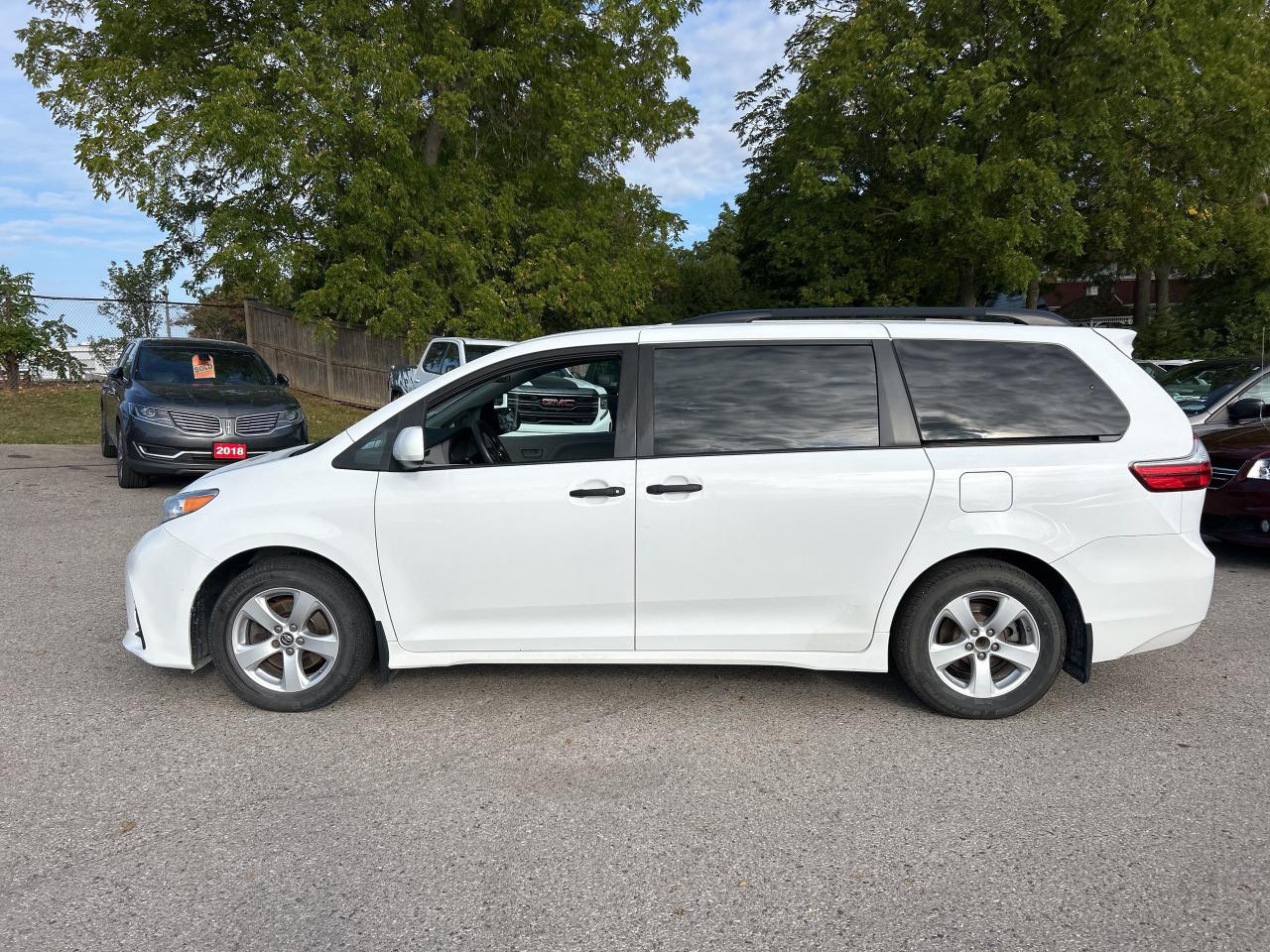 2020 Toyota Sienna CE 7-PASS, BACK UP CAM, REAR CLIMATE CONTROL! Photo