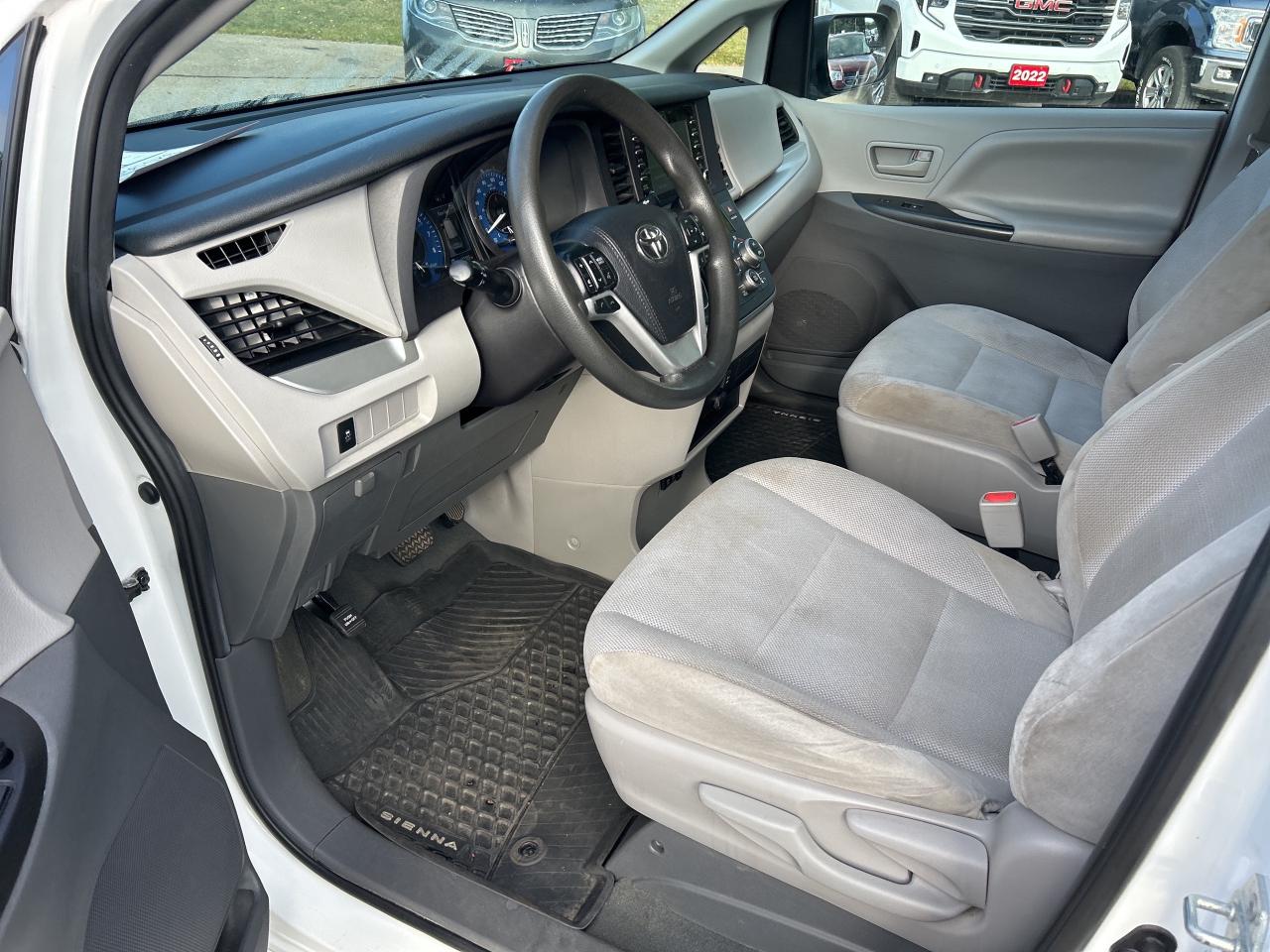 2020 Toyota Sienna CE 7-PASS, BACK UP CAM, REAR CLIMATE CONTROL! Photo