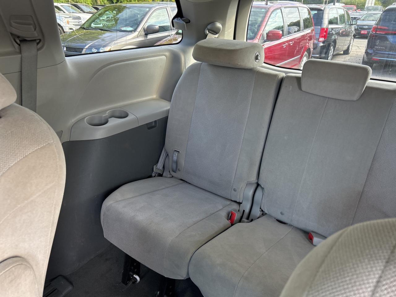 2020 Toyota Sienna CE 7-PASS, BACK UP CAM, REAR CLIMATE CONTROL! Photo