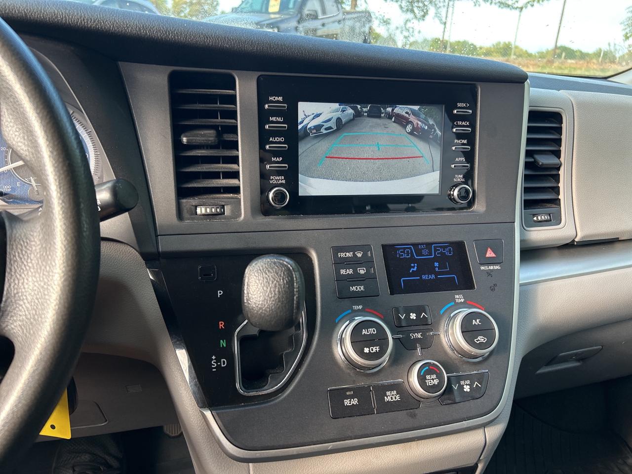 2020 Toyota Sienna CE 7-PASS, BACK UP CAM, REAR CLIMATE CONTROL! Photo