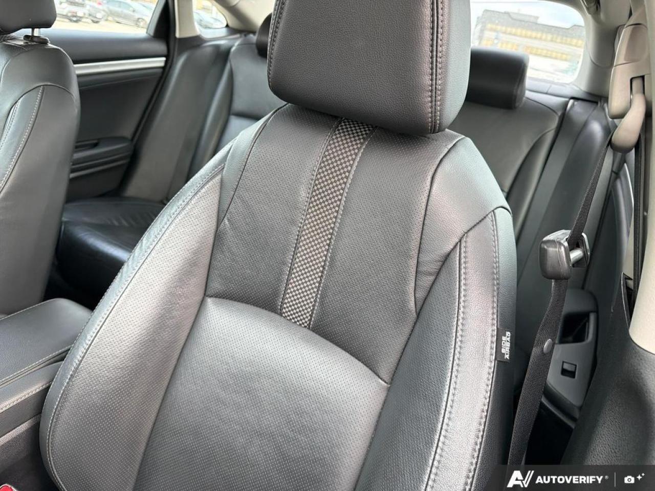 2019 Honda Civic Sedan Touring CVT   SUNROOF   LEATHER   HTD SEATS Photo