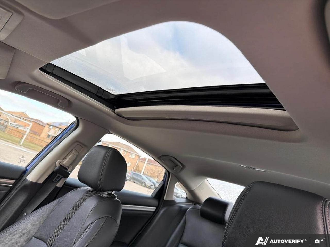 2019 Honda Civic Sedan Touring CVT   SUNROOF   LEATHER   HTD SEATS Photo