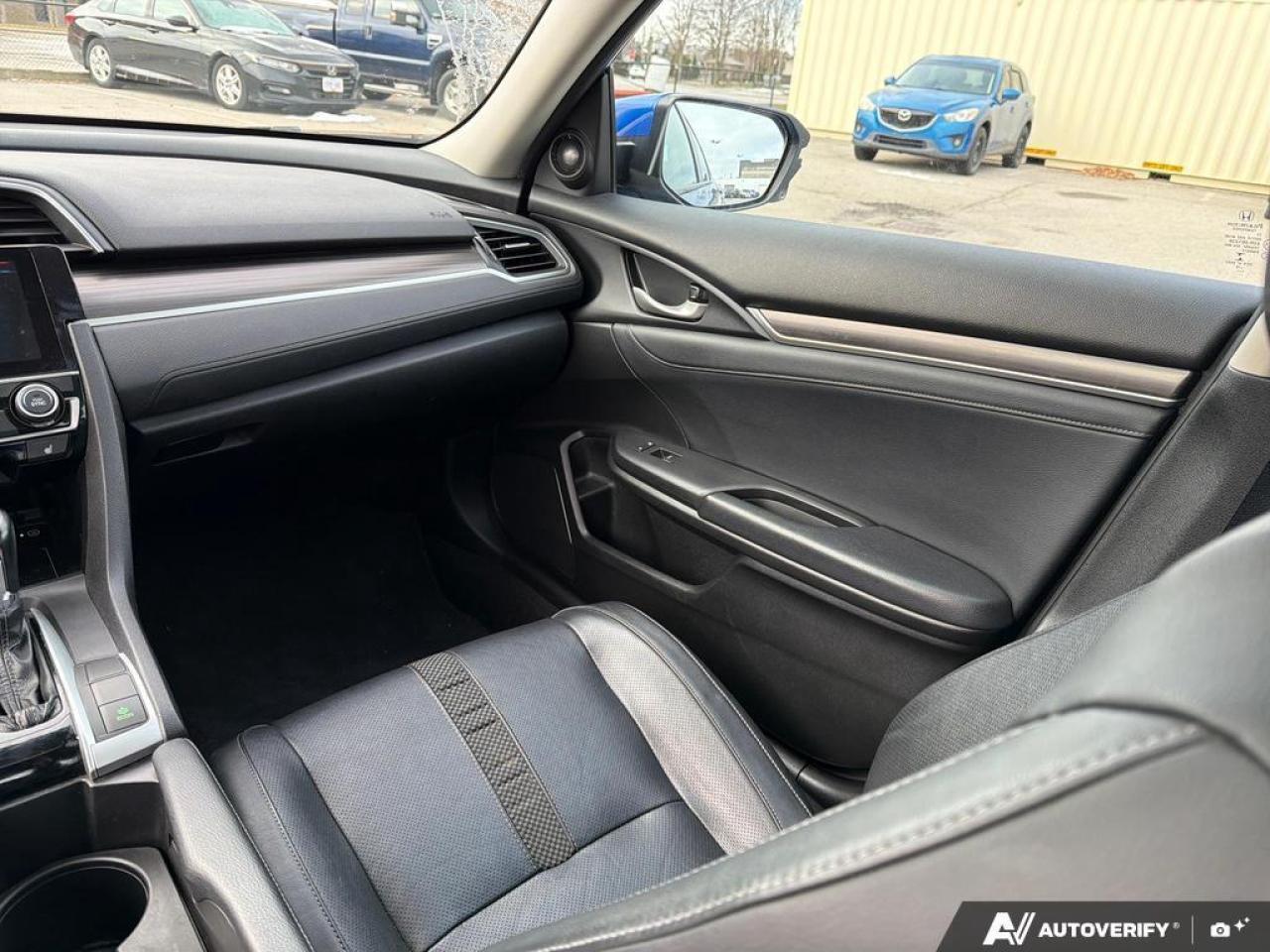 2019 Honda Civic Sedan Touring CVT   SUNROOF   LEATHER   HTD SEATS Photo