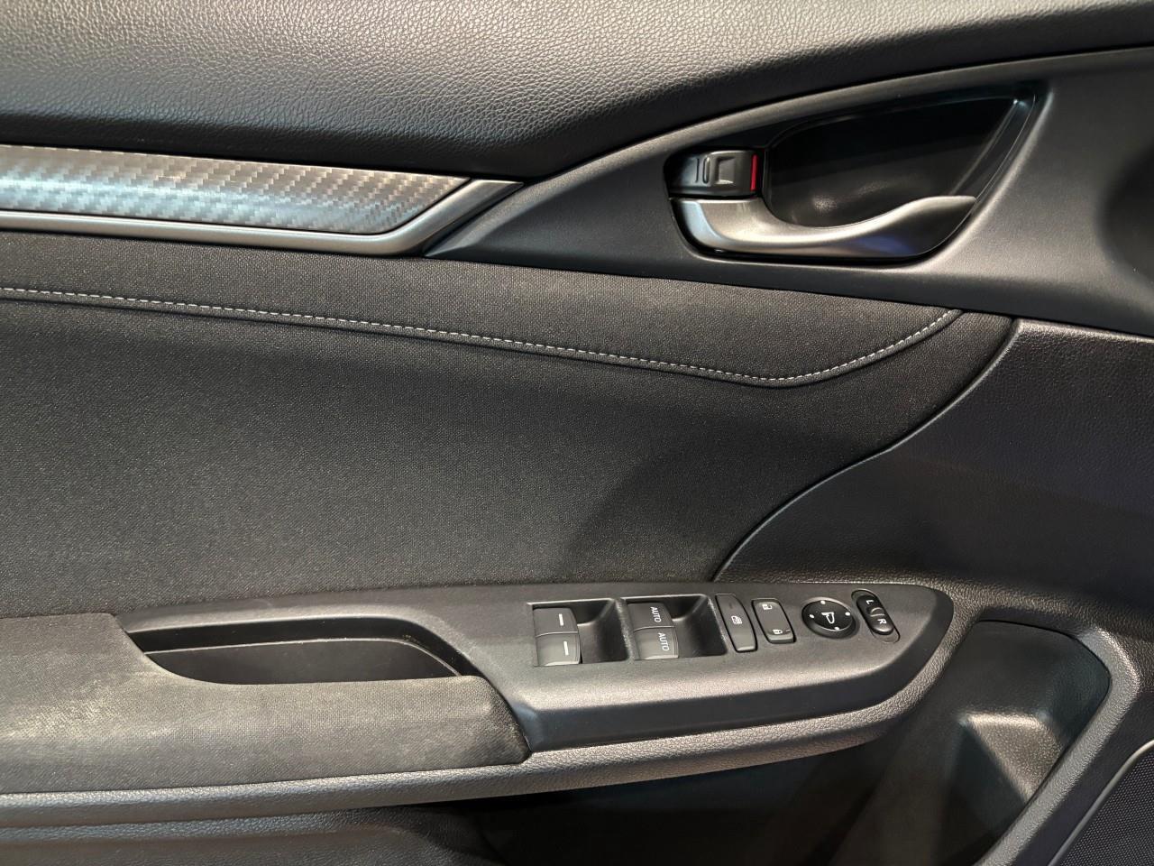 2017 Honda Civic Sport Photo