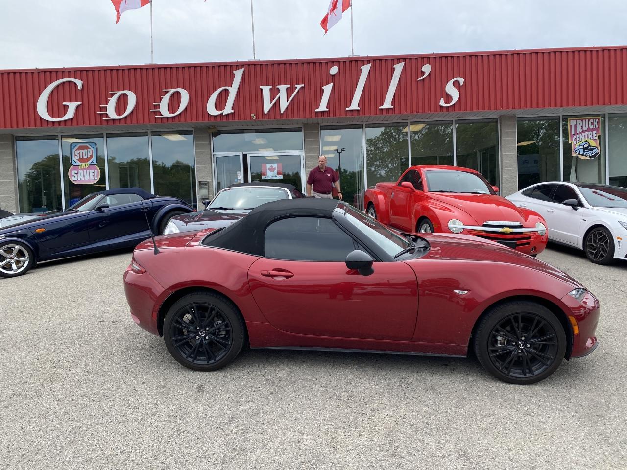2024 Mazda MX-5 GS, 6 SPEED MANUAL, CONVERTIBLE, ONLY 5000 KMS! Photo