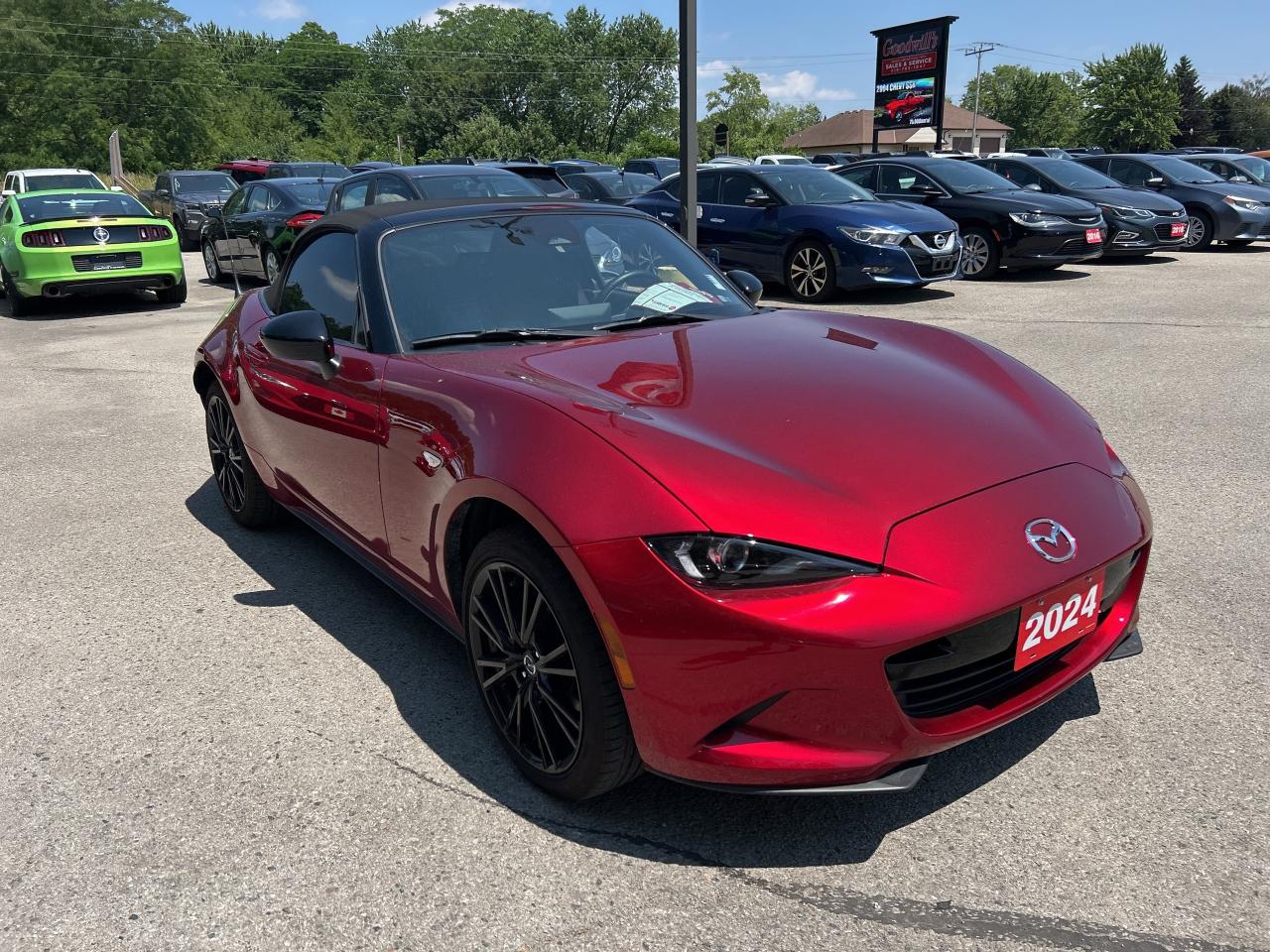 2024 Mazda MX-5 GS, 6 SPEED MANUAL, CONVERTIBLE, ONLY 5000 KMS! Photo