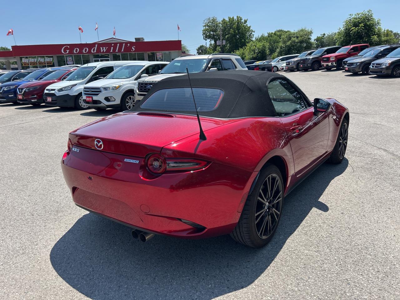 2024 Mazda MX-5 GS, 6 SPEED MANUAL, CONVERTIBLE, ONLY 5000 KMS! Photo