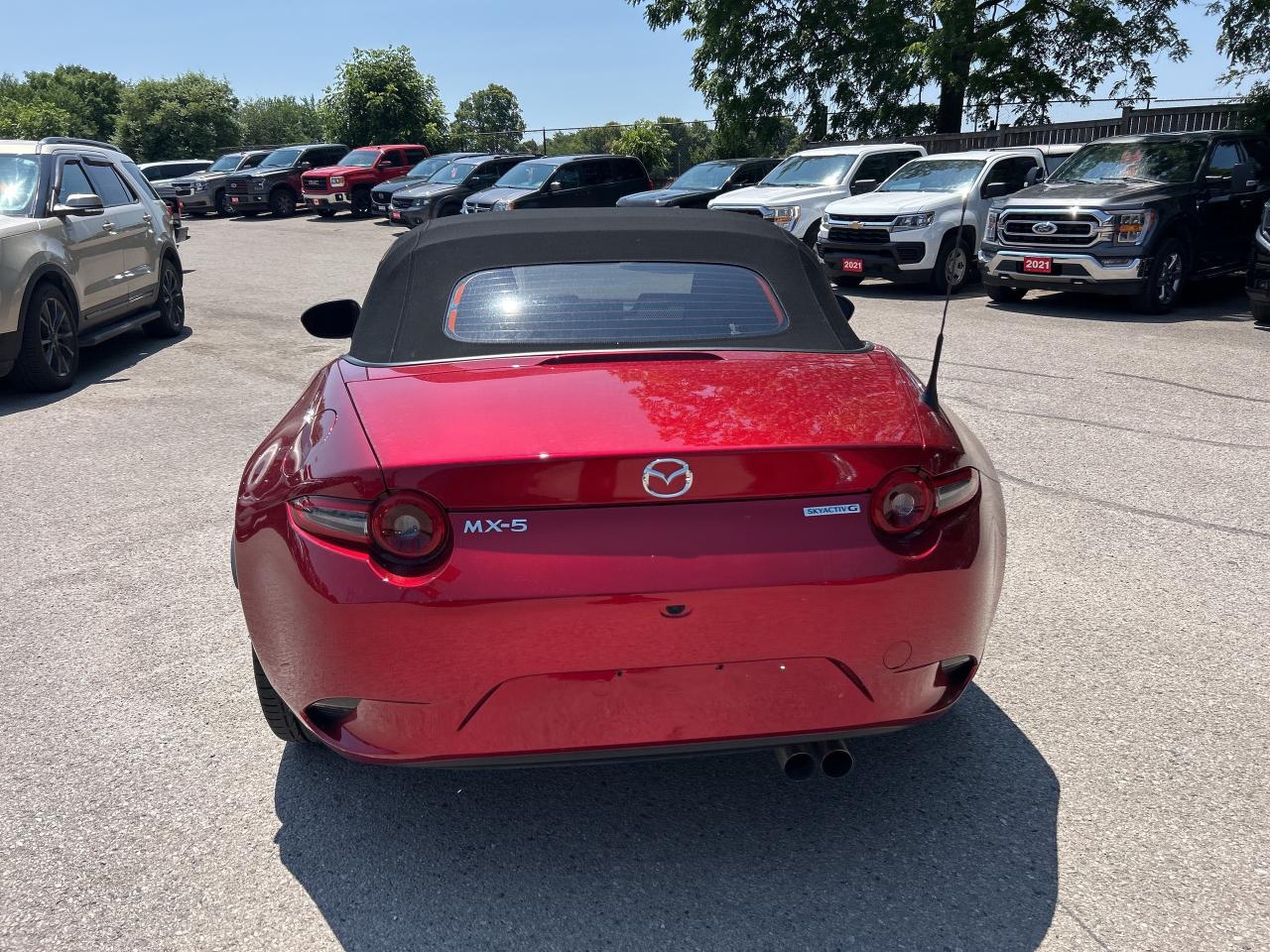 2024 Mazda MX-5 GS, 6 SPEED MANUAL, CONVERTIBLE, ONLY 5000 KMS! Photo