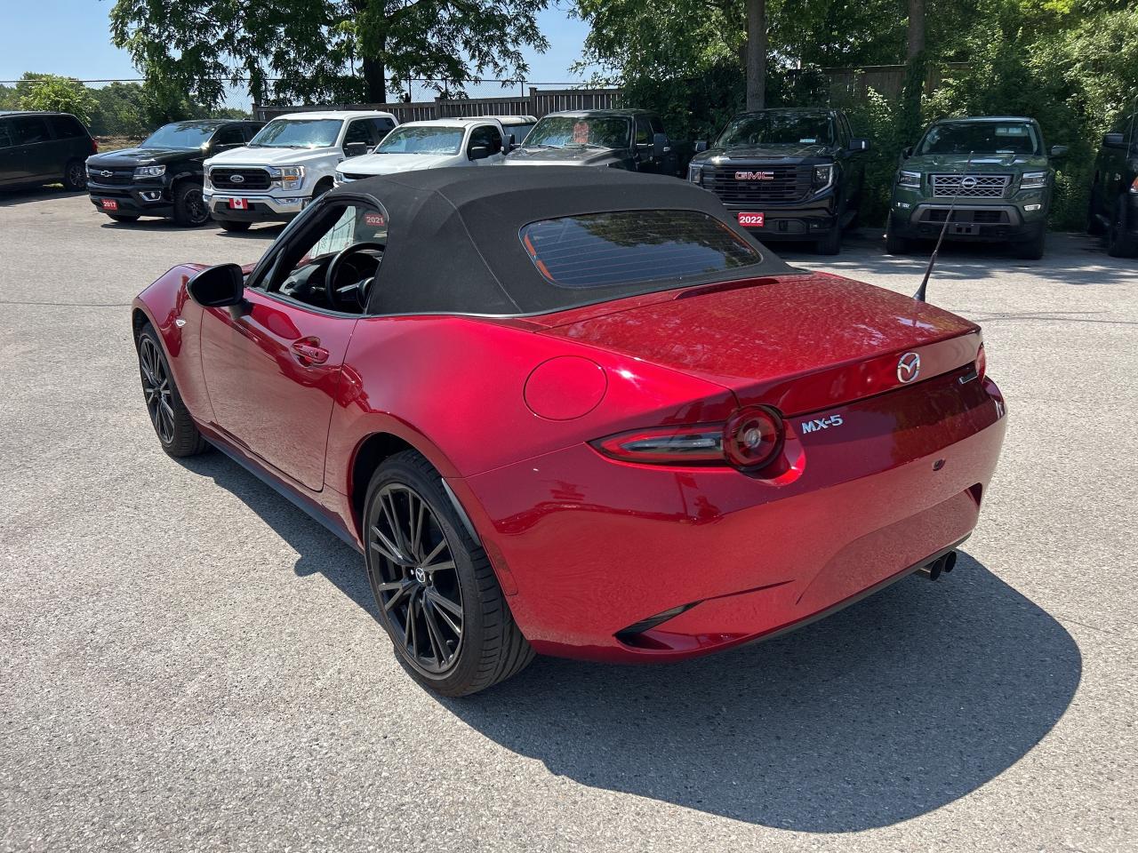 2024 Mazda MX-5 GS, 6 SPEED MANUAL, CONVERTIBLE, ONLY 5000 KMS! Photo