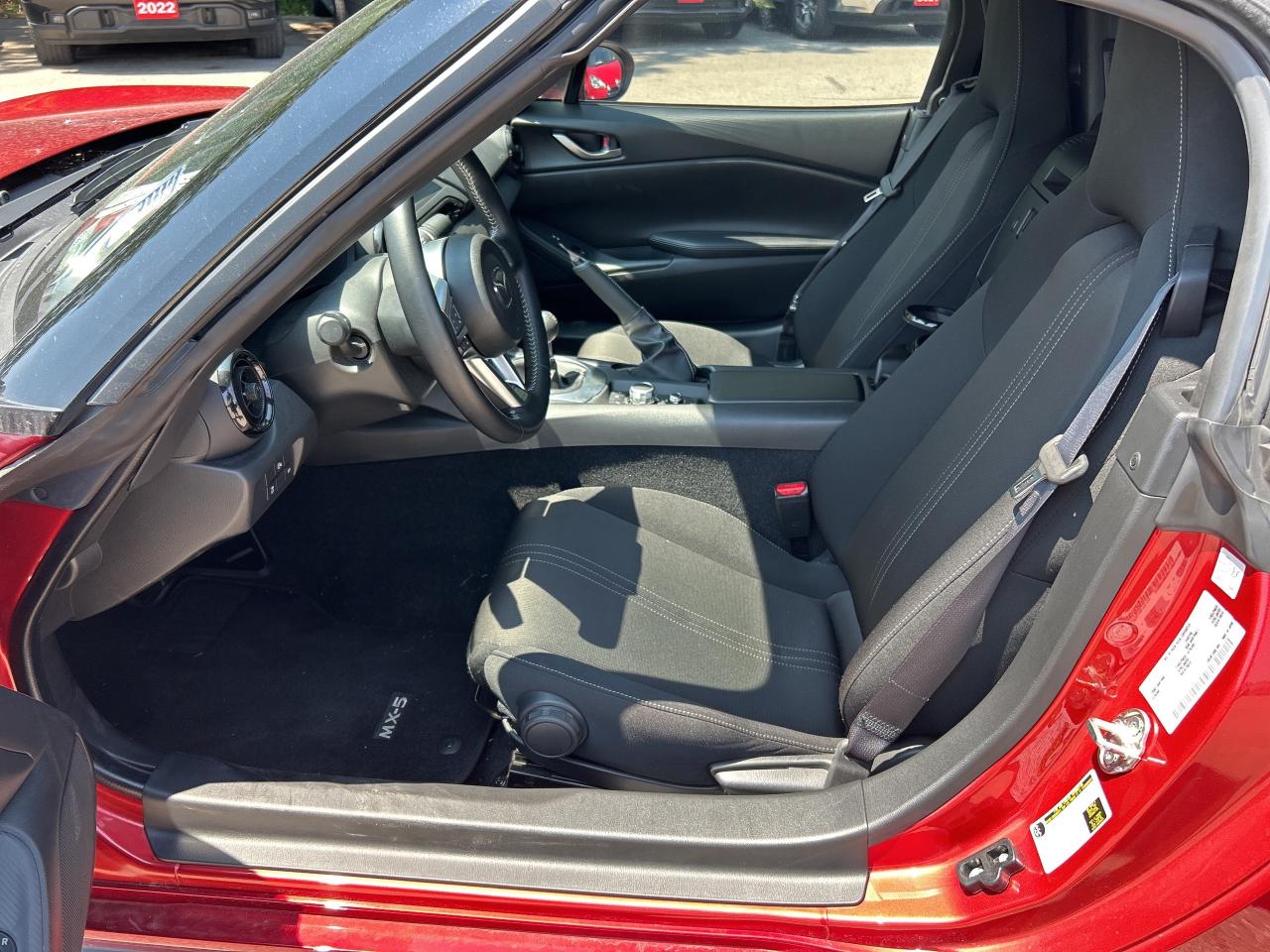 2024 Mazda MX-5 GS, 6 SPEED MANUAL, CONVERTIBLE, ONLY 5000 KMS! Photo