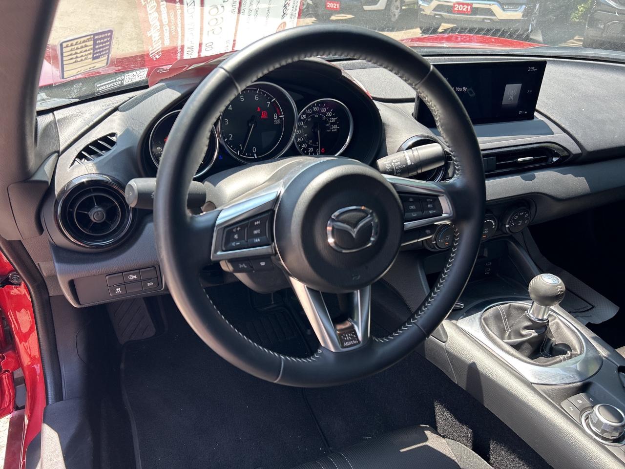 2024 Mazda MX-5 GS, 6 SPEED MANUAL, CONVERTIBLE, ONLY 5000 KMS! Photo