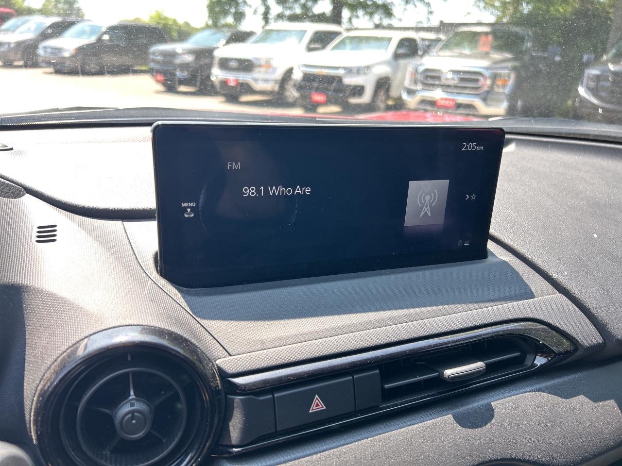 2024 Mazda MX-5 GS, 6 SPEED MANUAL, CONVERTIBLE, ONLY 5000 KMS! Photo