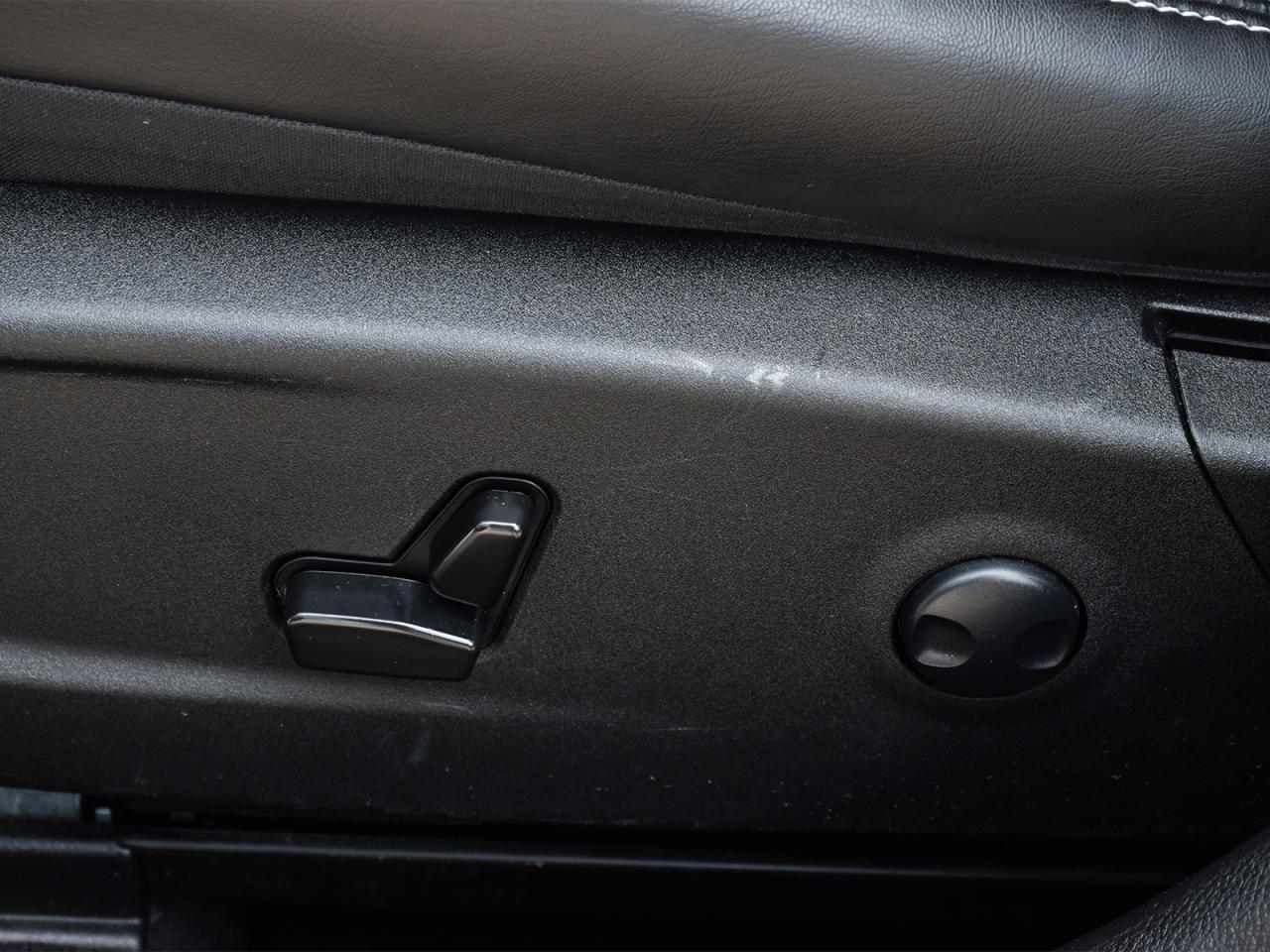 2023 Chrysler 300 S AWD ~Nav ~Camera ~Leather ~Bluetooth ~Pano Roof Photo