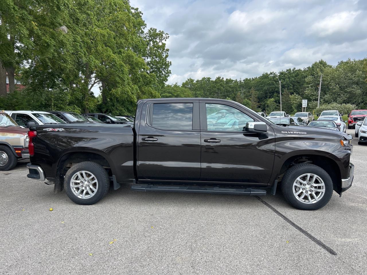2019 Chevrolet Silverado 1500 LT, CLEAN CARFAX, REMOTE START, 6 PASSENGER! Photo4