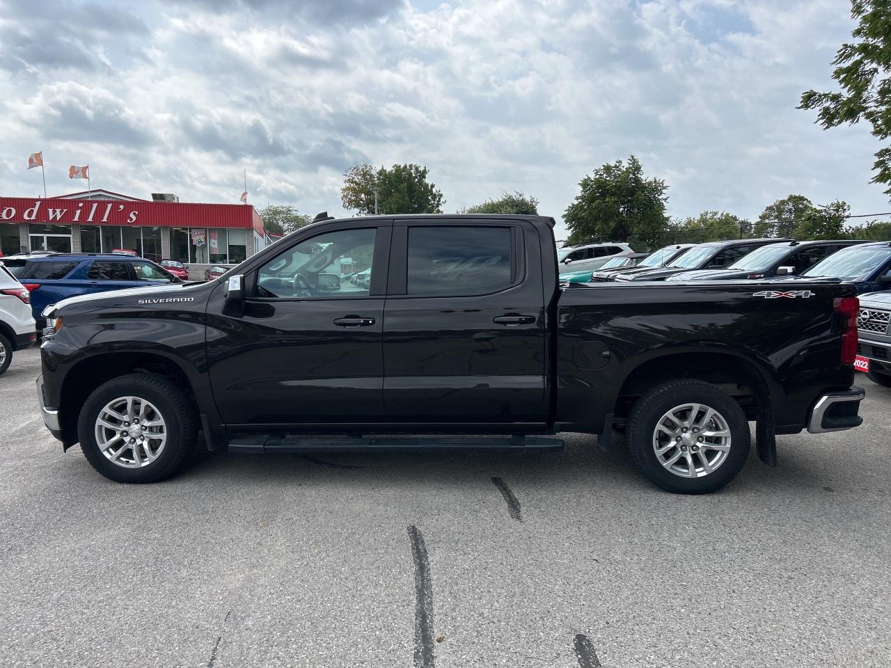 2019 Chevrolet Silverado 1500 LT, CLEAN CARFAX, REMOTE START, 6 PASSENGER! Photo