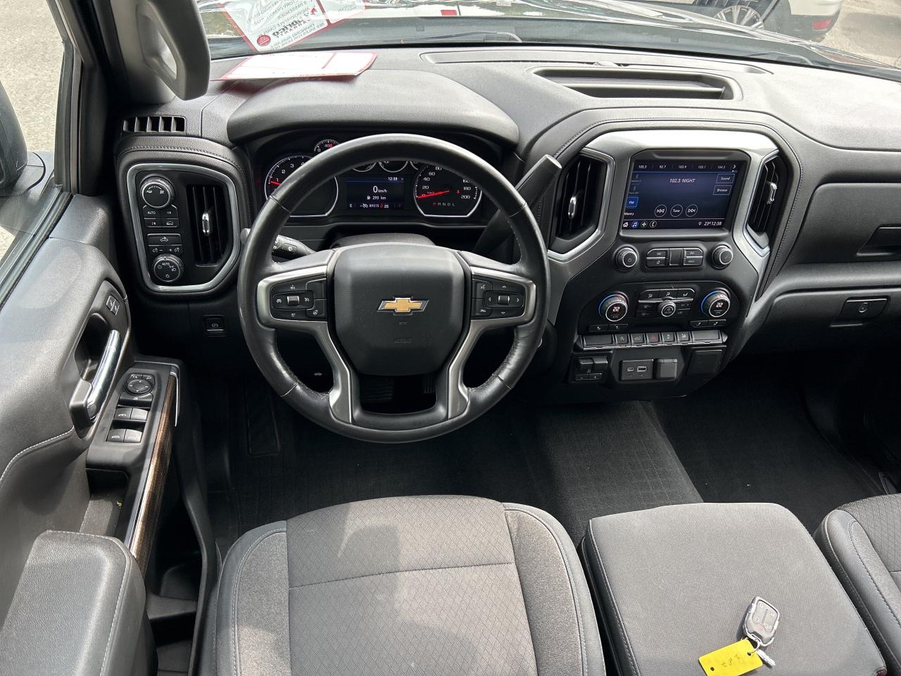 2019 Chevrolet Silverado 1500 LT, CLEAN CARFAX, REMOTE START, 6 PASSENGER! Photo