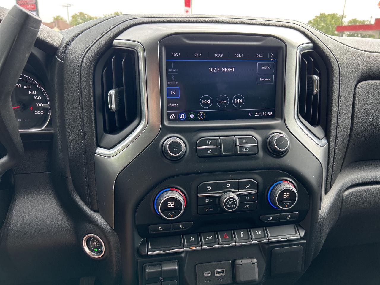 2019 Chevrolet Silverado 1500 LT, CLEAN CARFAX, REMOTE START, 6 PASSENGER! Photo