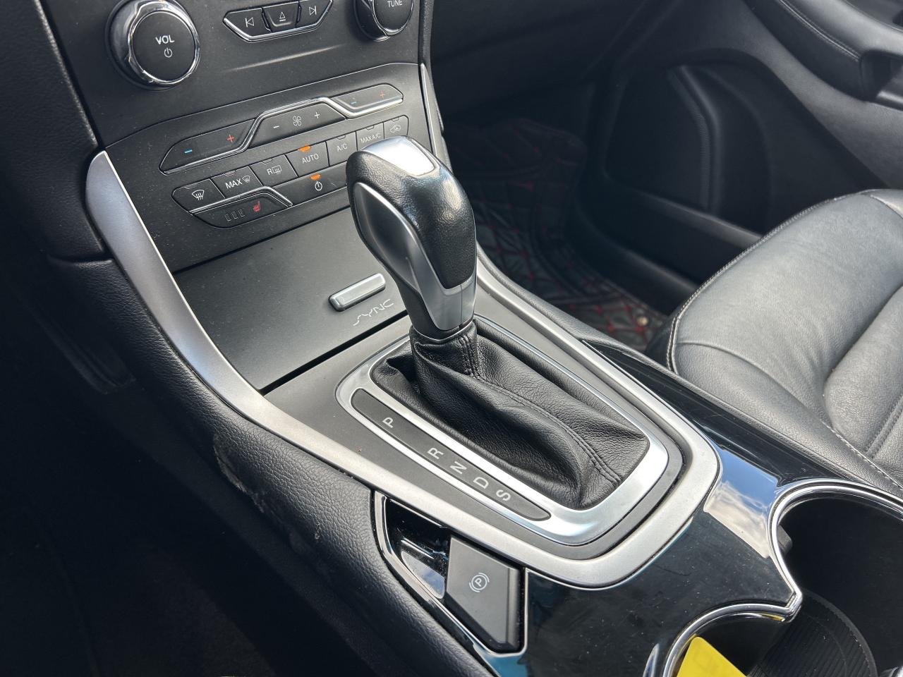 2016 Ford Edge SEL, CLEAN CARFAX, FRONT WHEEL DRIVE, LEATHER! Photo