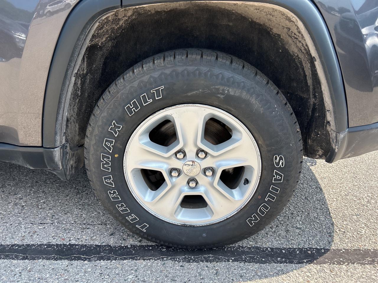 2015 Jeep Grand Cherokee LAREDO, 4X4! Photo