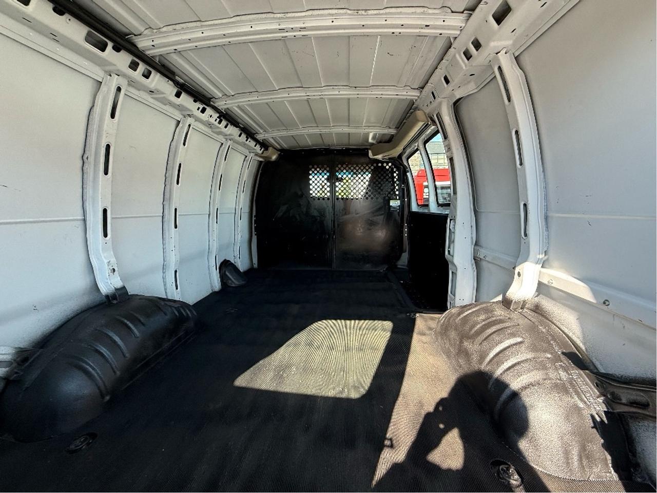 2018 GMC Savana Cargo Van 2500 135WheelBase 8Cyclinder 6.0L Certified Photo4