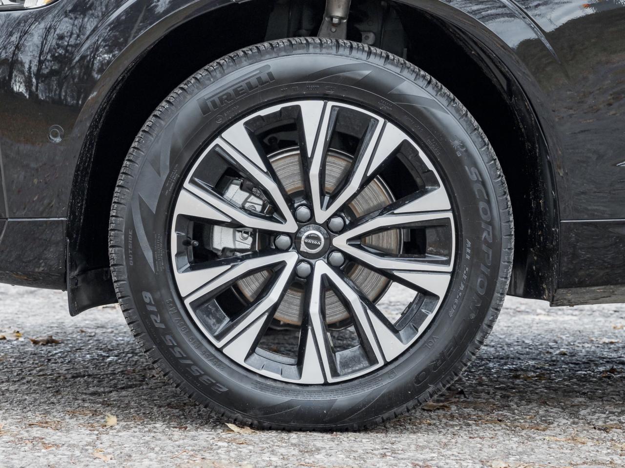 2025 Volvo XC60 B5 AWD Plus Dark Theme  CPO FINANCE RATE FR 3.49%* Photo