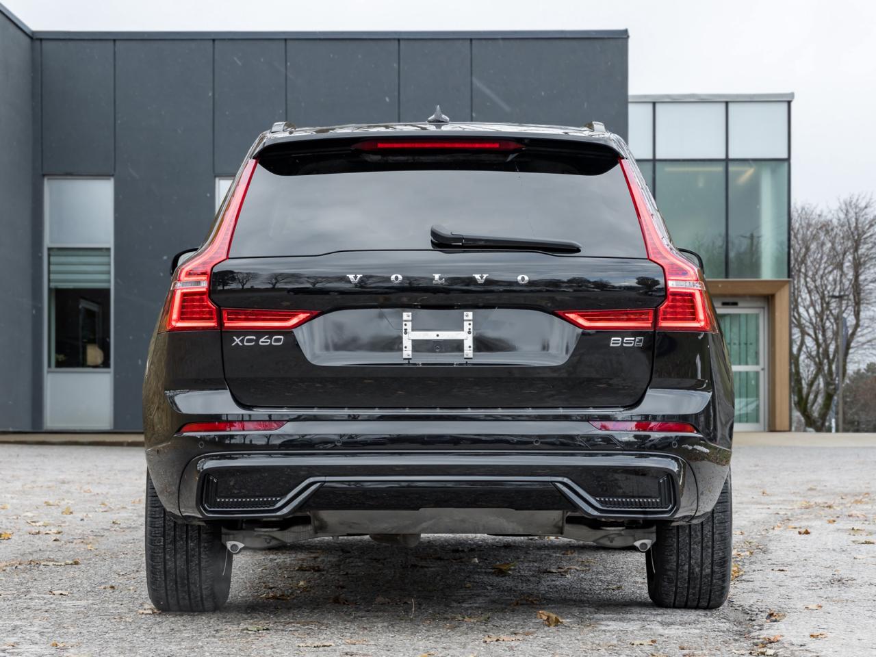 2025 Volvo XC60 B5 AWD Plus Dark Theme Photo