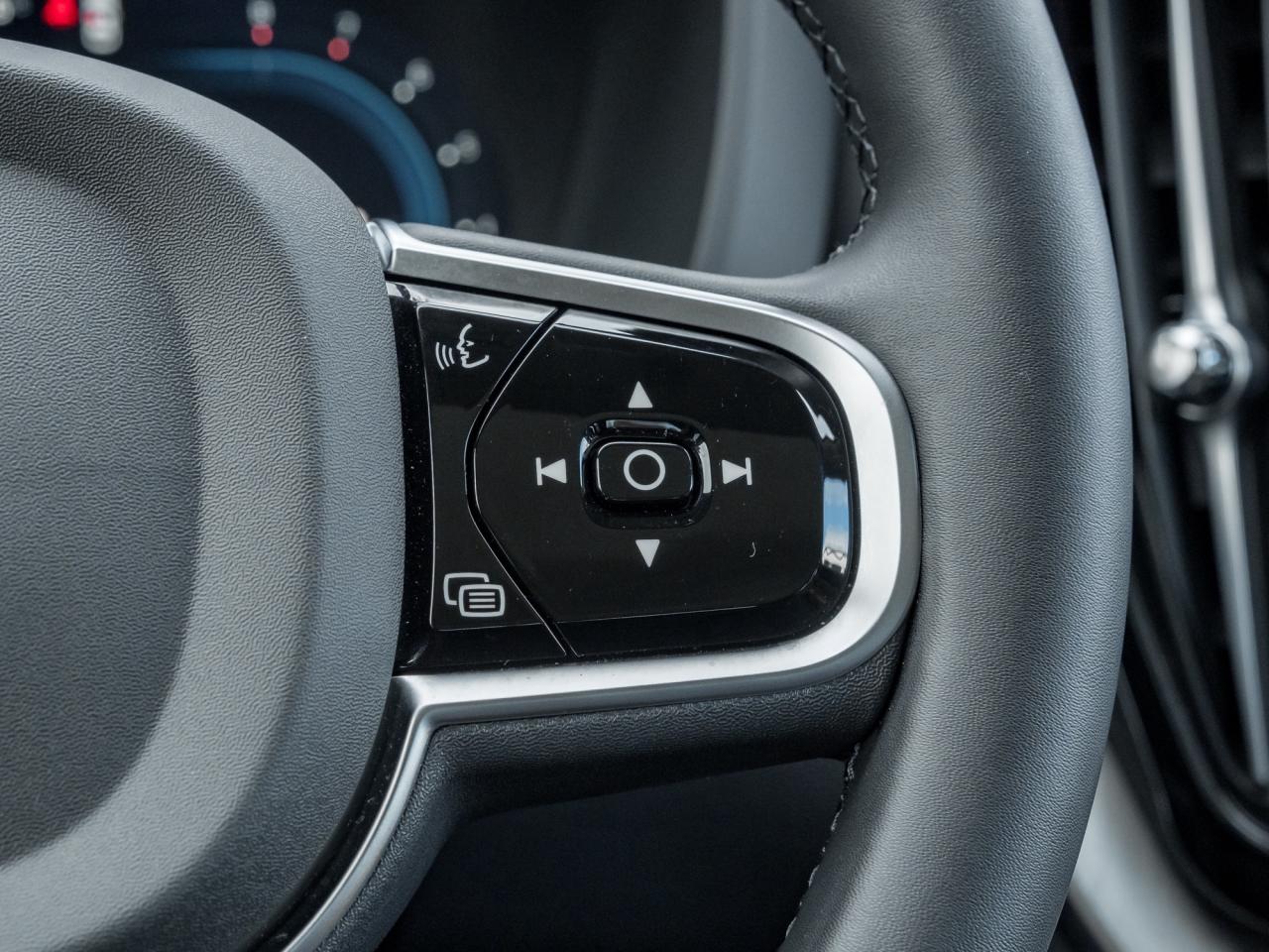 2025 Volvo XC60 B5 AWD Plus Dark Theme  CPO FINANCE RATE FR 3.49%* Photo