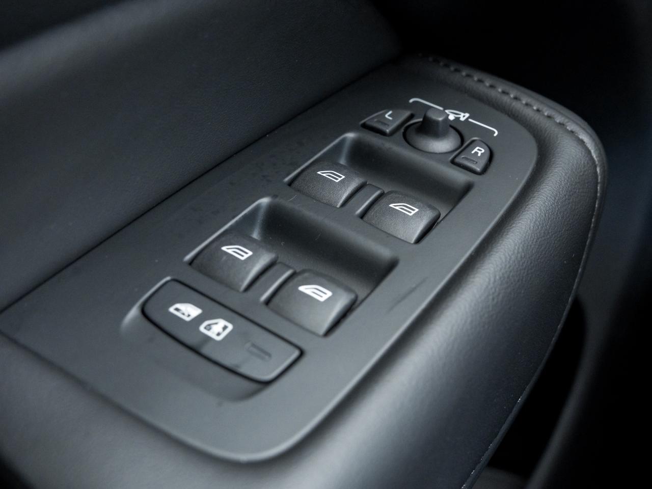 2025 Volvo XC60 B5 AWD Plus Dark Theme  CPO FINANCE RATE FR 3.49%* Photo