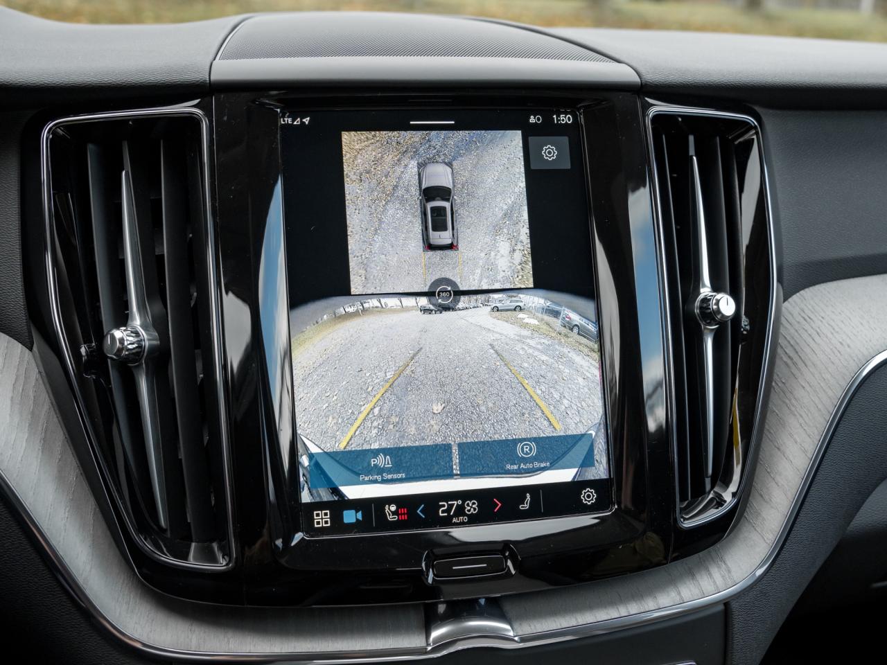 2025 Volvo XC60 B5 AWD Plus Dark Theme Photo