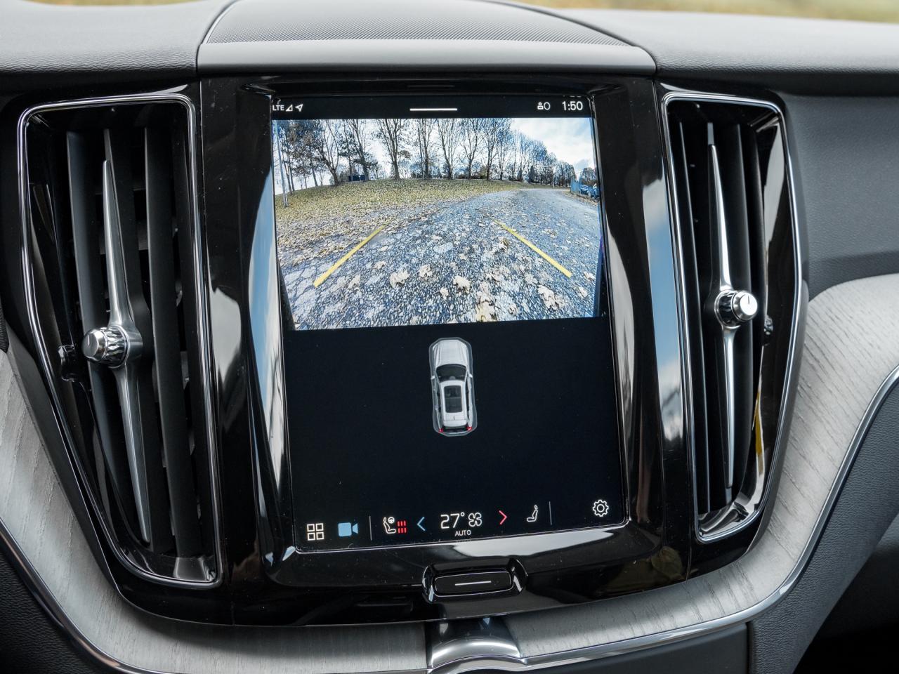 2025 Volvo XC60 B5 AWD Plus Dark Theme Photo