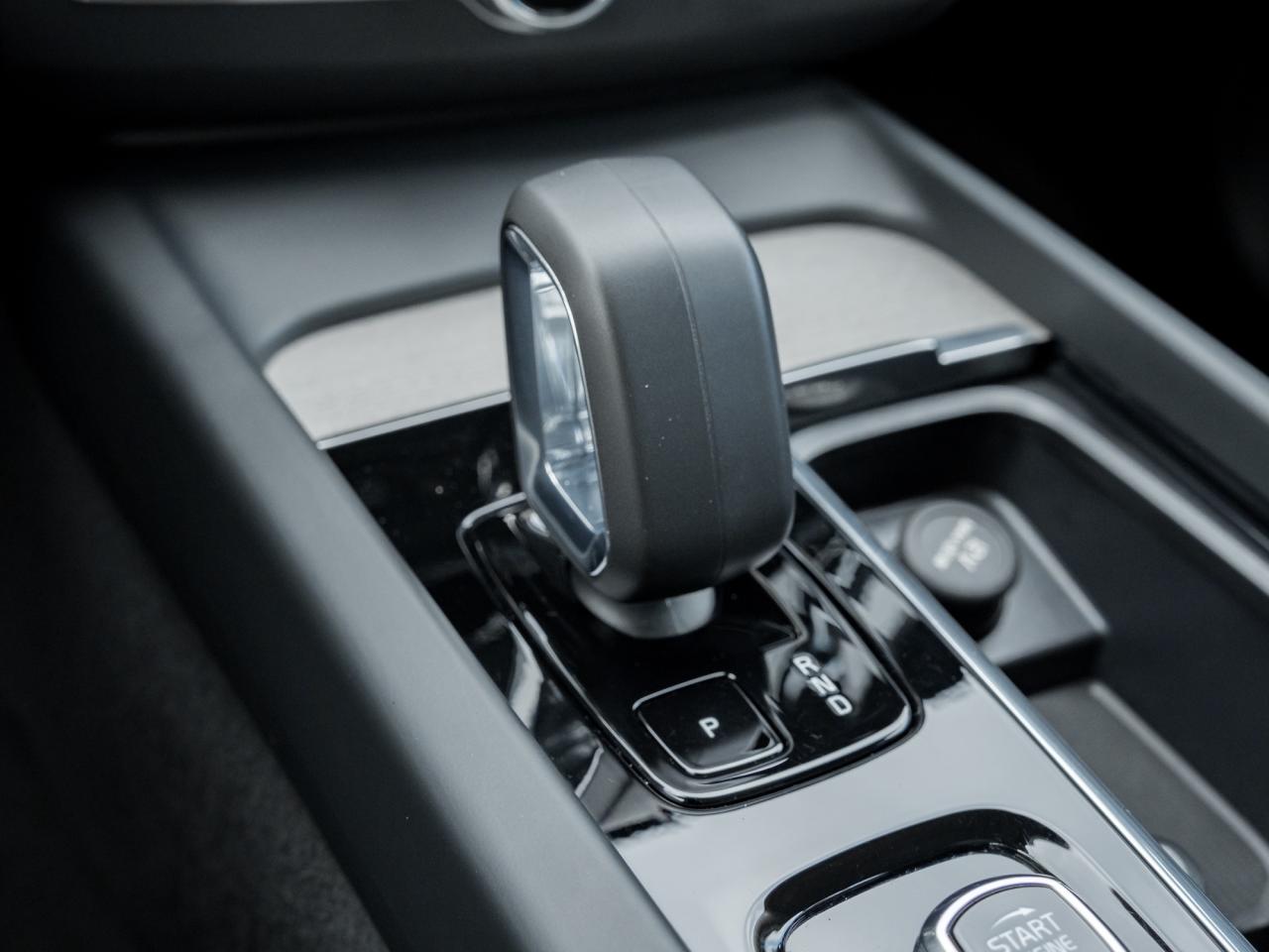 2025 Volvo XC60 B5 AWD Plus Dark Theme Photo