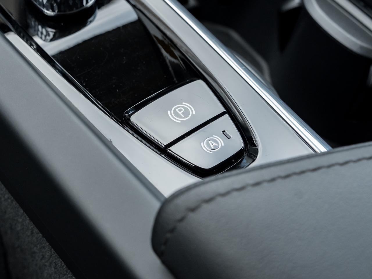 2025 Volvo XC60 B5 AWD Plus Dark Theme Photo