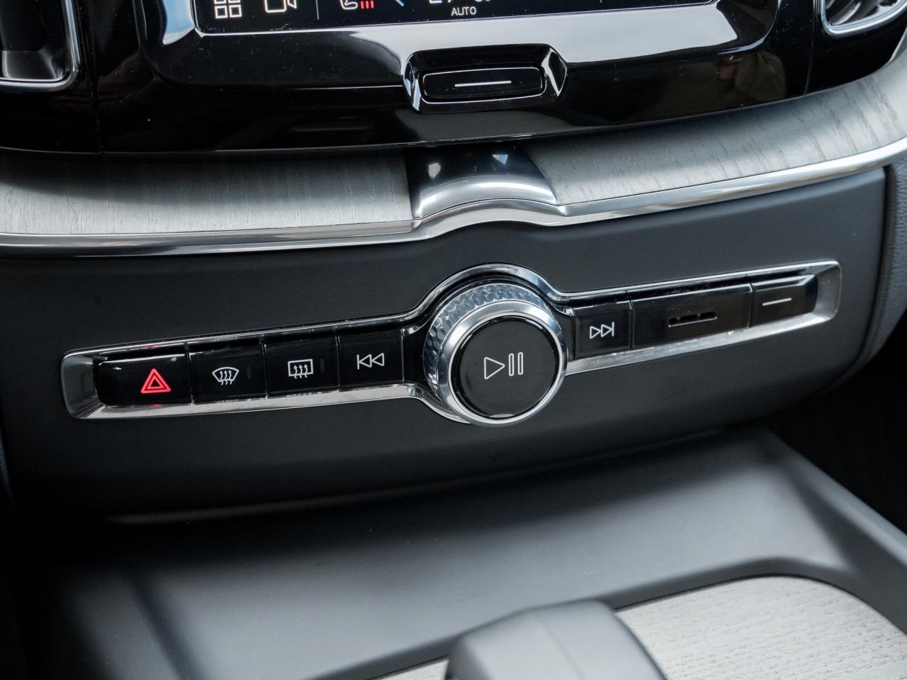 2025 Volvo XC60 B5 AWD Plus Dark Theme  CPO FINANCE RATE FR 3.49%* Photo