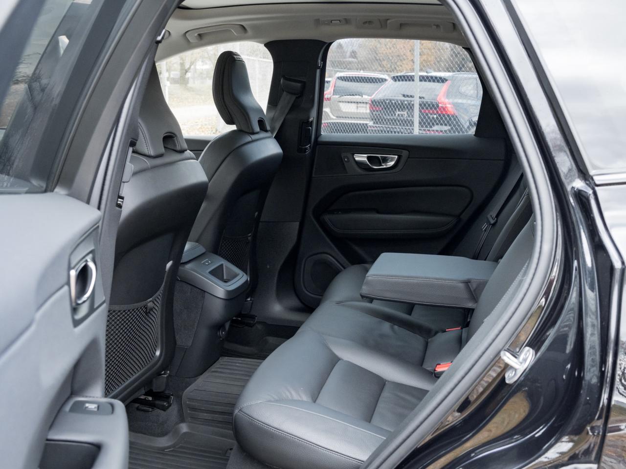 2025 Volvo XC60 B5 AWD Plus Dark Theme Photo