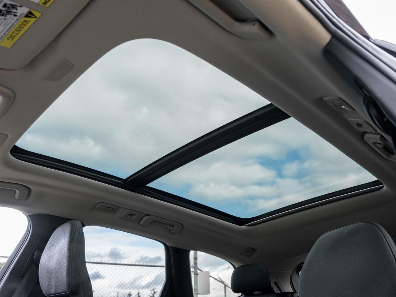 2025 Volvo XC60 B5 AWD Plus Dark Theme Photo