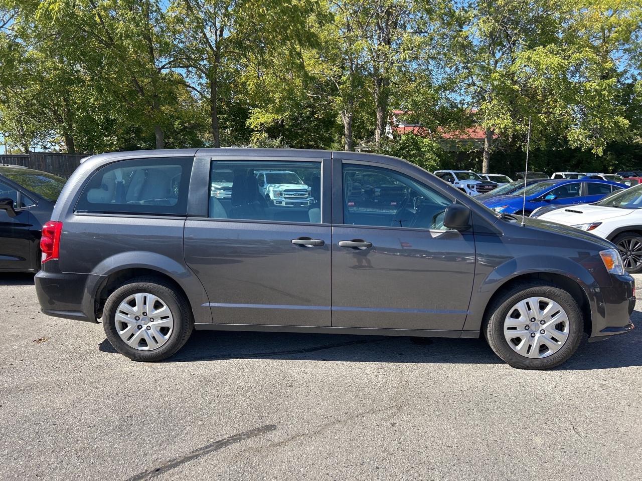 2019 Dodge Grand Caravan CLEAN CARFAX, BACK UP CAM, REAR HEAT & A/C! Photo4