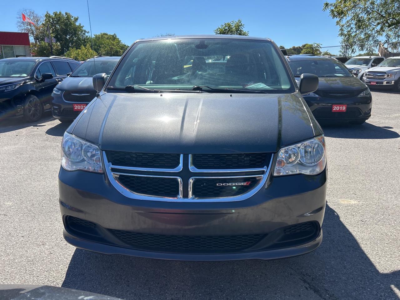2019 Dodge Grand Caravan CLEAN CARFAX, BACK UP CAM, REAR HEAT & A/C! Photo2