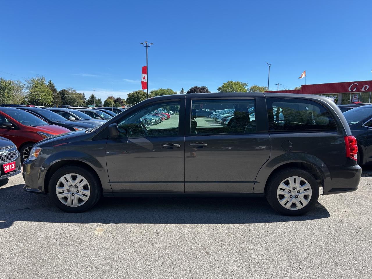 2019 Dodge Grand Caravan CLEAN CARFAX, BACK UP CAM, REAR HEAT & A/C! Photo