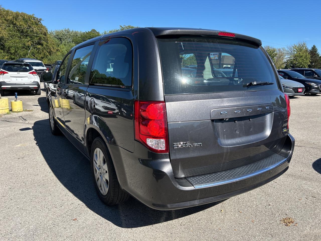 2019 Dodge Grand Caravan CLEAN CARFAX, BACK UP CAM, REAR HEAT & A/C! Photo