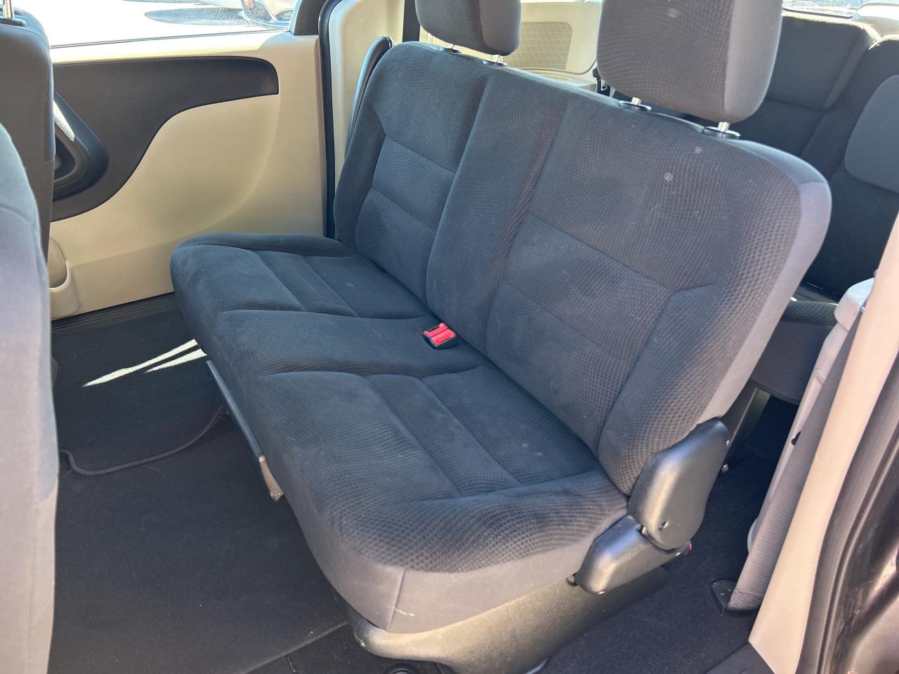 2019 Dodge Grand Caravan CLEAN CARFAX, BACK UP CAM, REAR HEAT & A/C! Photo