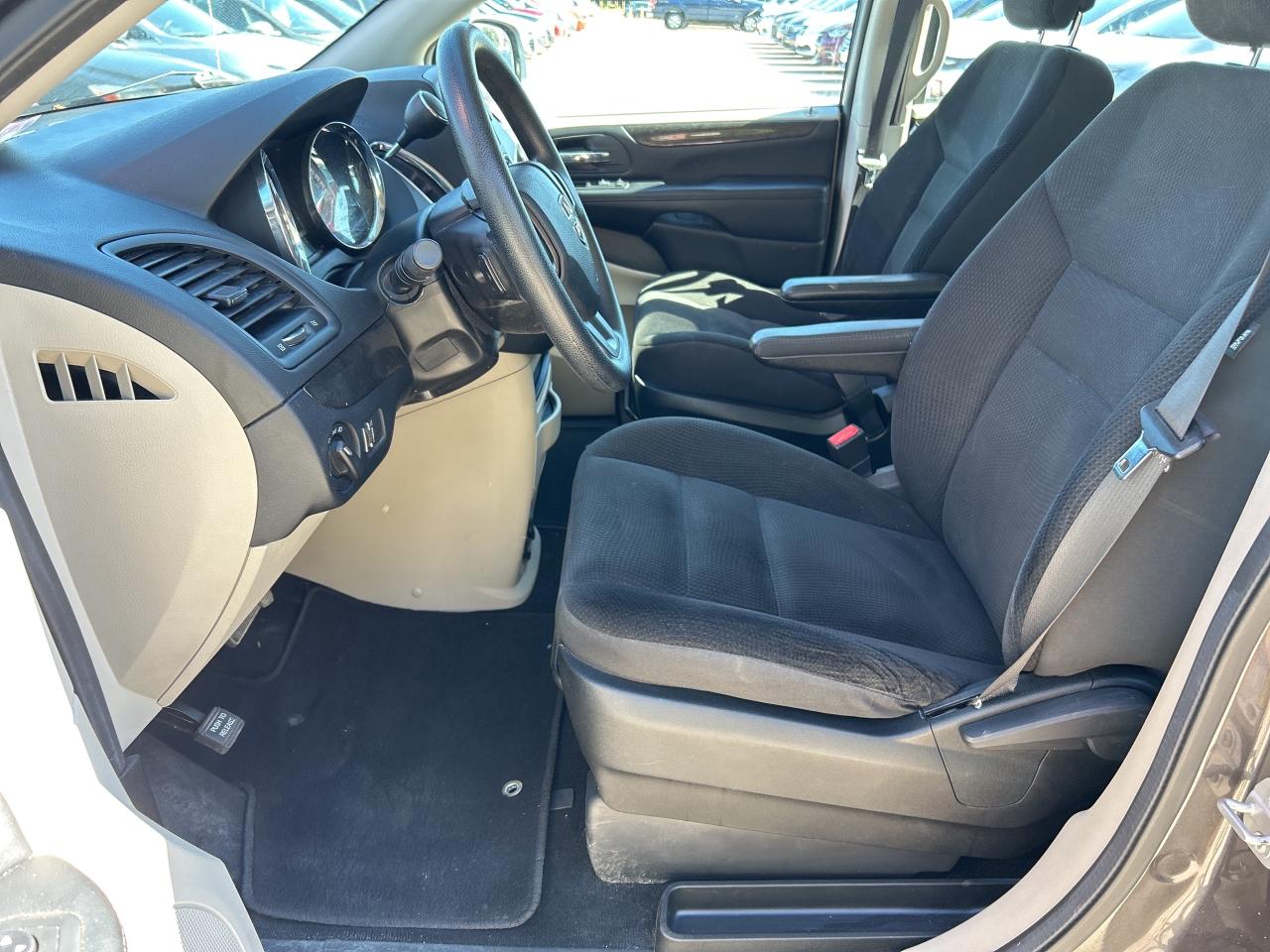 2019 Dodge Grand Caravan CLEAN CARFAX, BACK UP CAM, REAR HEAT & A/C! Photo