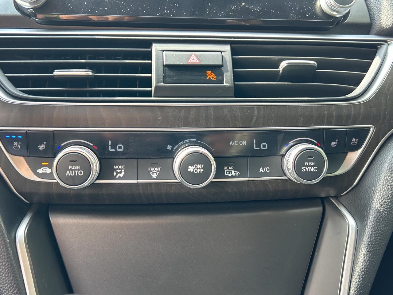 2018 Honda Accord Sedan TOURING, HEATED/ COOLED LEATHER, REMOTE START! Photo