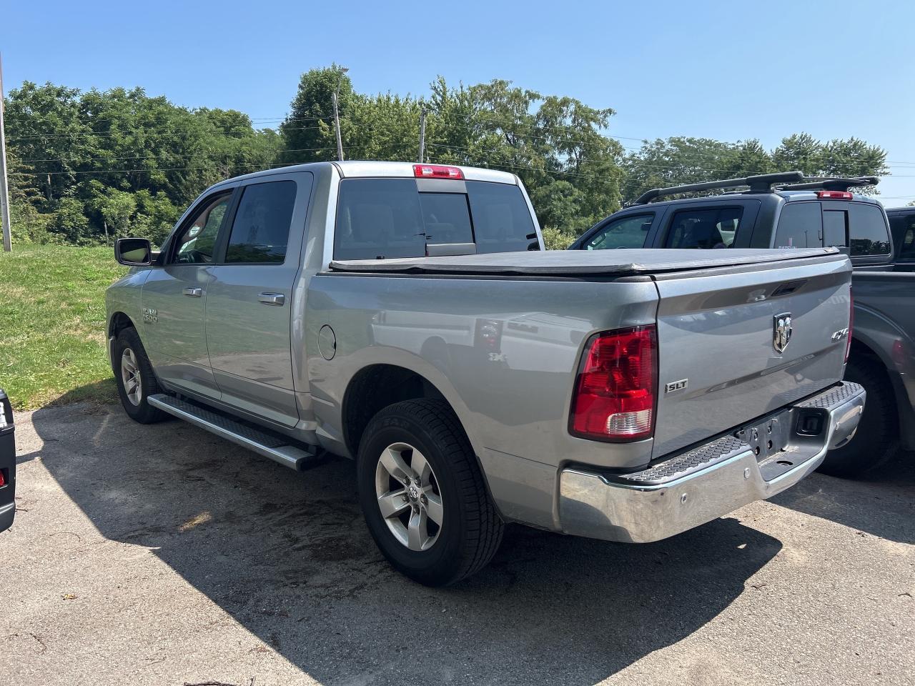 2020 RAM 1500 Classic SLT, CLEAN CARFAX, REMOTE START, 6 PASSENGER! Photo