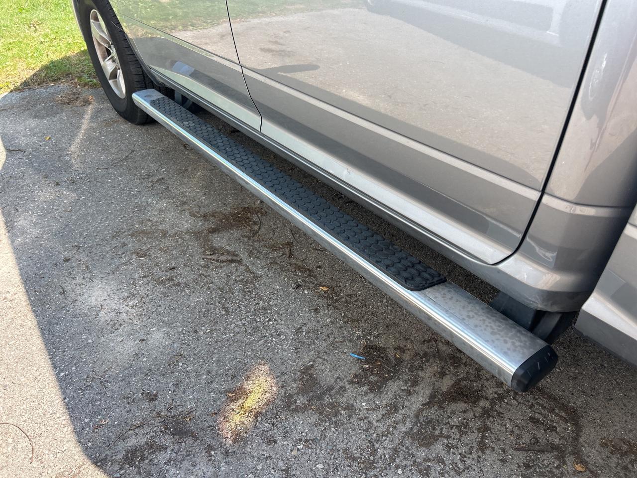 2020 RAM 1500 Classic SLT, CLEAN CARFAX, REMOTE START, 6 PASSENGER! Photo