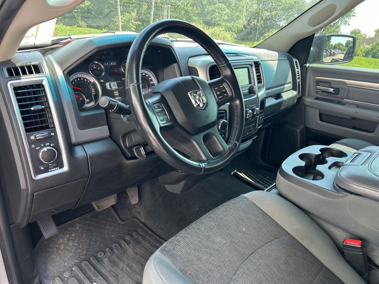 2020 RAM 1500 Classic SLT, CLEAN CARFAX, REMOTE START, 6 PASSENGER! Photo